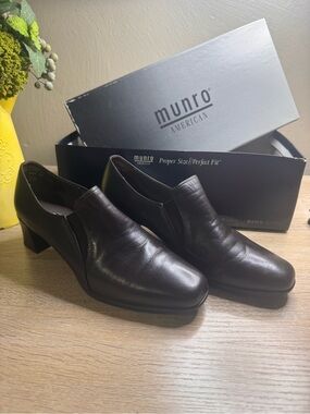 Munro Dark Brown Leather Low Block Heel Slip-On Loafers